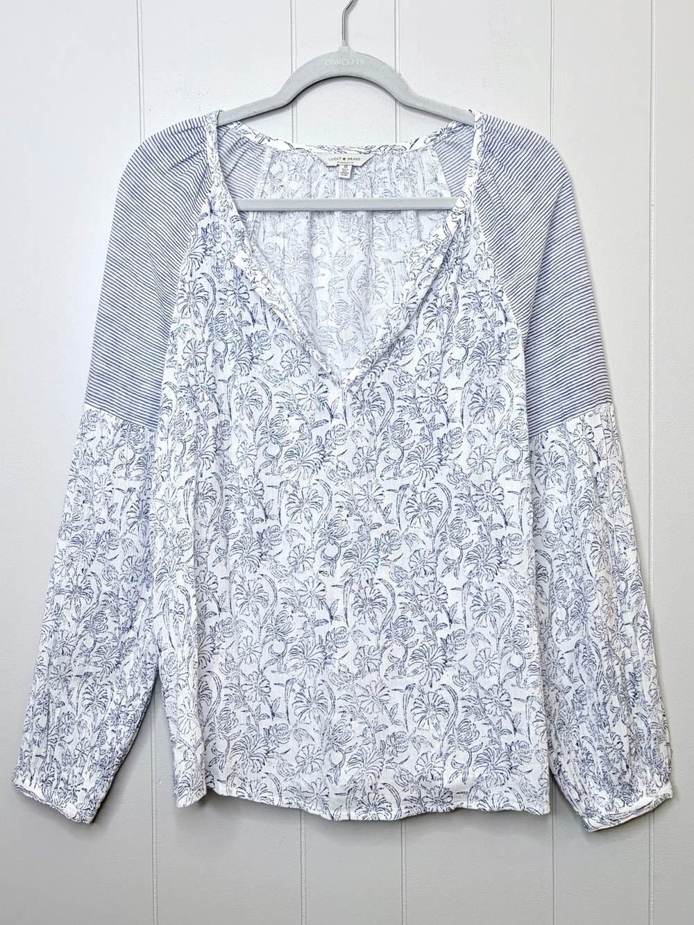 Lucky Brand White Blue Floral Tropical V-Neck Peasant Blouse Rayon Flowy Medium